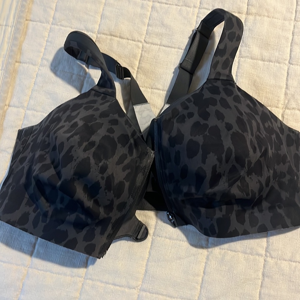 Victoria Secret leopard sports bra size 38DD